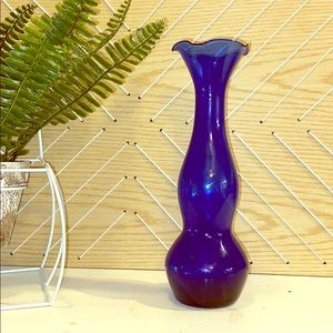 VINTAGE BLUE GLASS FLOWER VASE